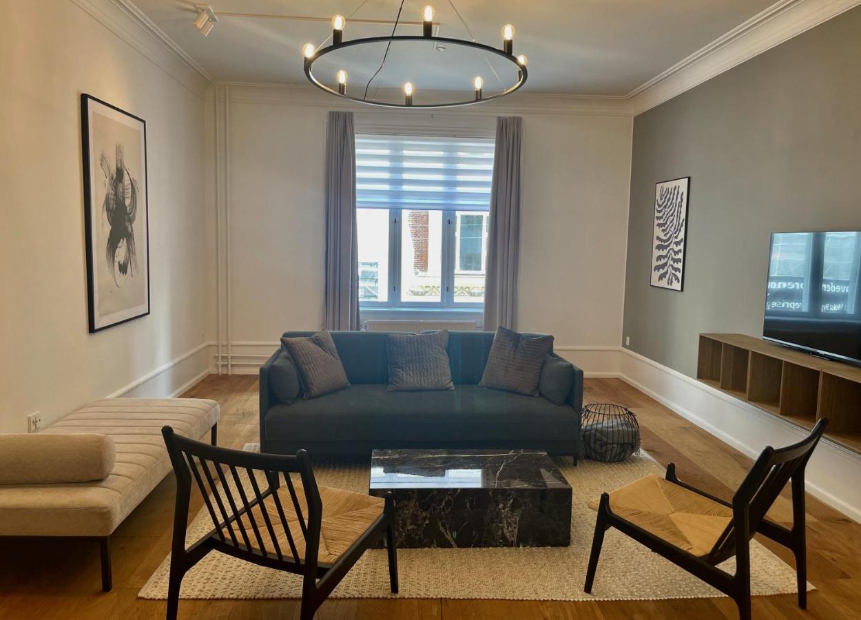Beautiful 3 Bedroom Flat Next To The Marble Church コペンハーゲン エクステリア 写真